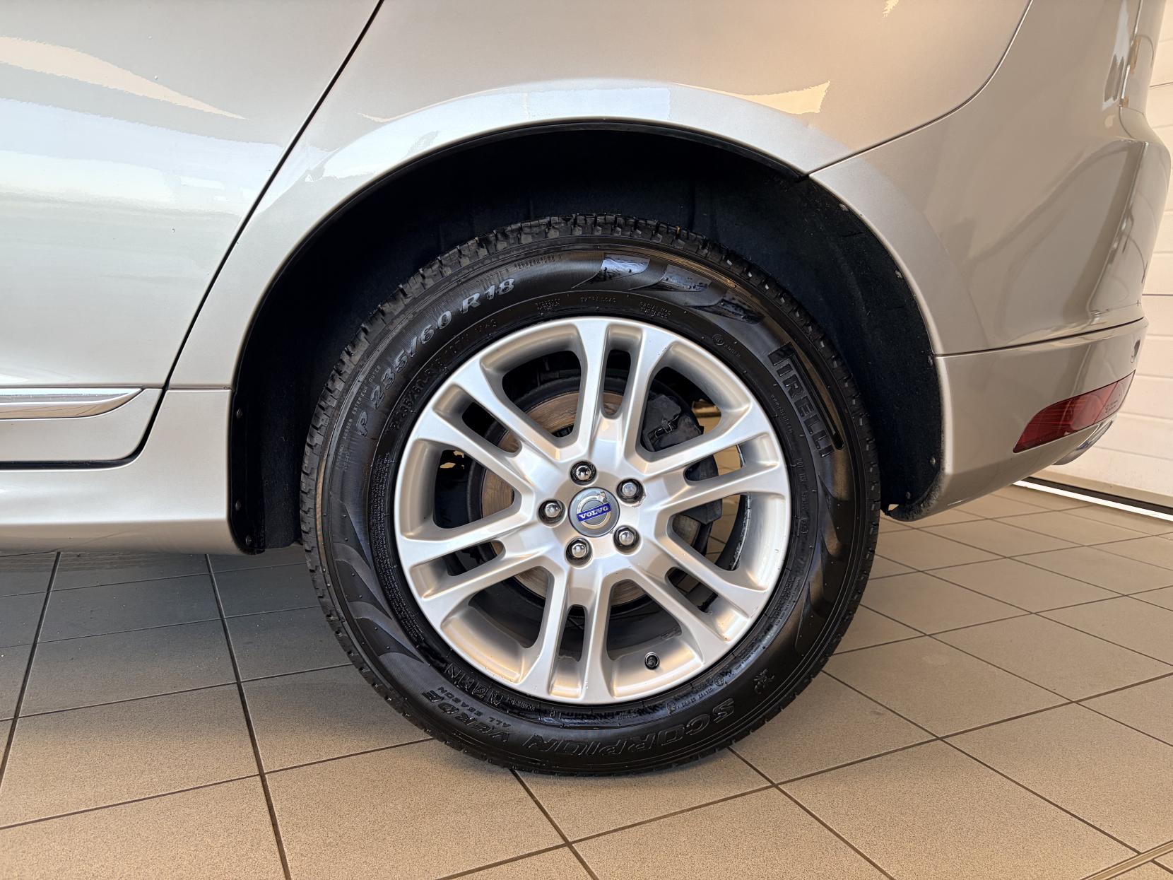 Volvo XC60 2.4 D4 SE Lux Nav SUV 5dr Diesel Geartronic AWD Euro 5 (181 ps)