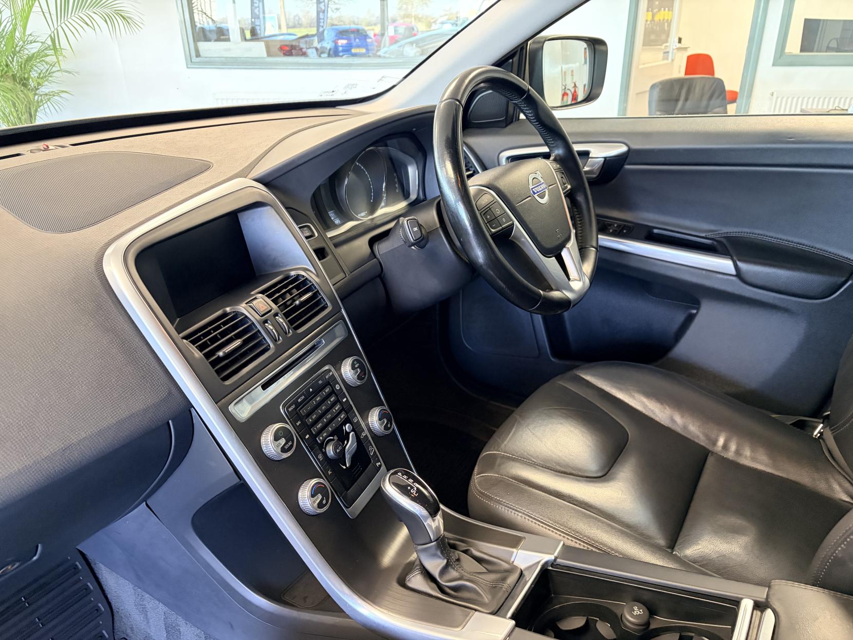 Volvo XC60 2.4 D4 SE Lux Nav SUV 5dr Diesel Geartronic AWD Euro 5 (181 ps)