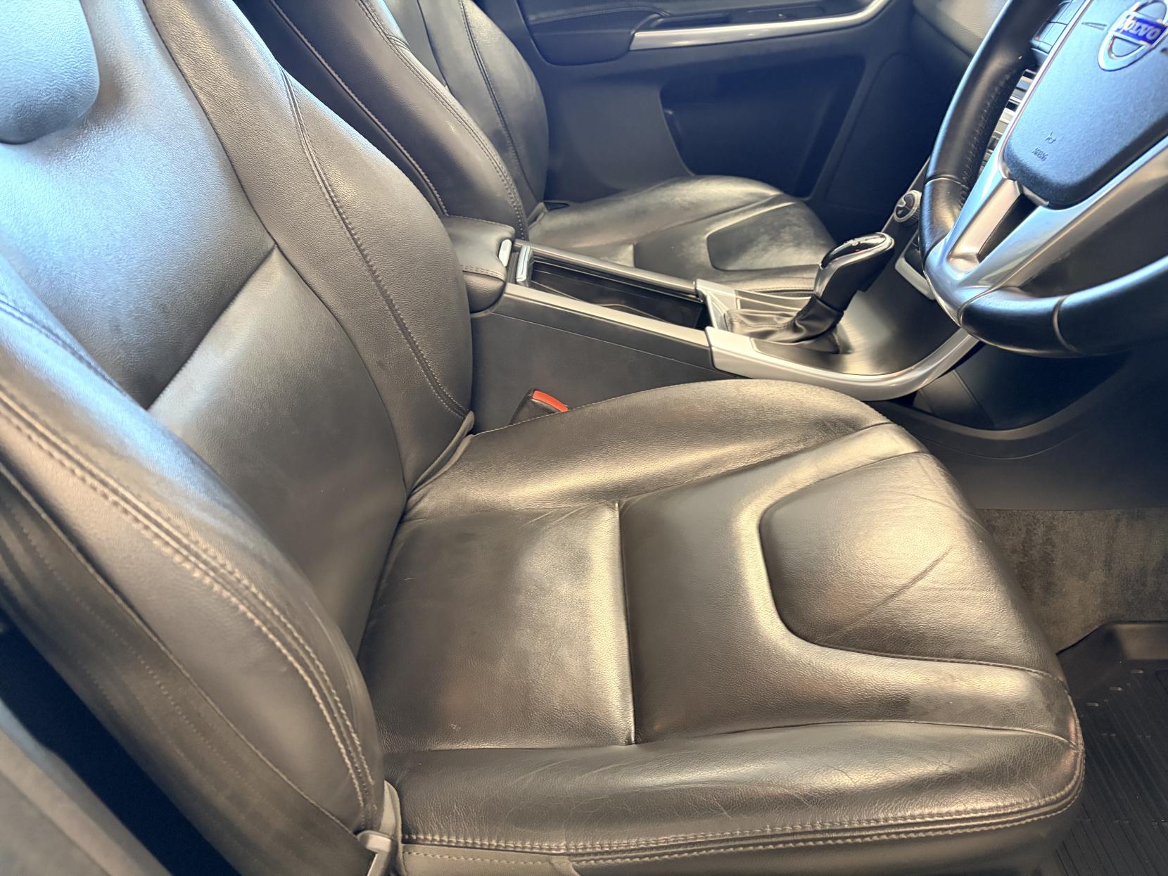 Volvo XC60 2.4 D4 SE Lux Nav SUV 5dr Diesel Geartronic AWD Euro 5 (181 ps)