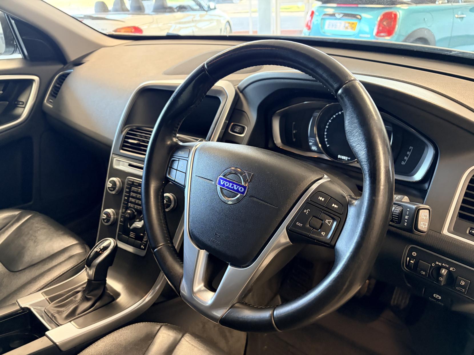 Volvo XC60 2.4 D4 SE Lux Nav SUV 5dr Diesel Geartronic AWD Euro 5 (181 ps)