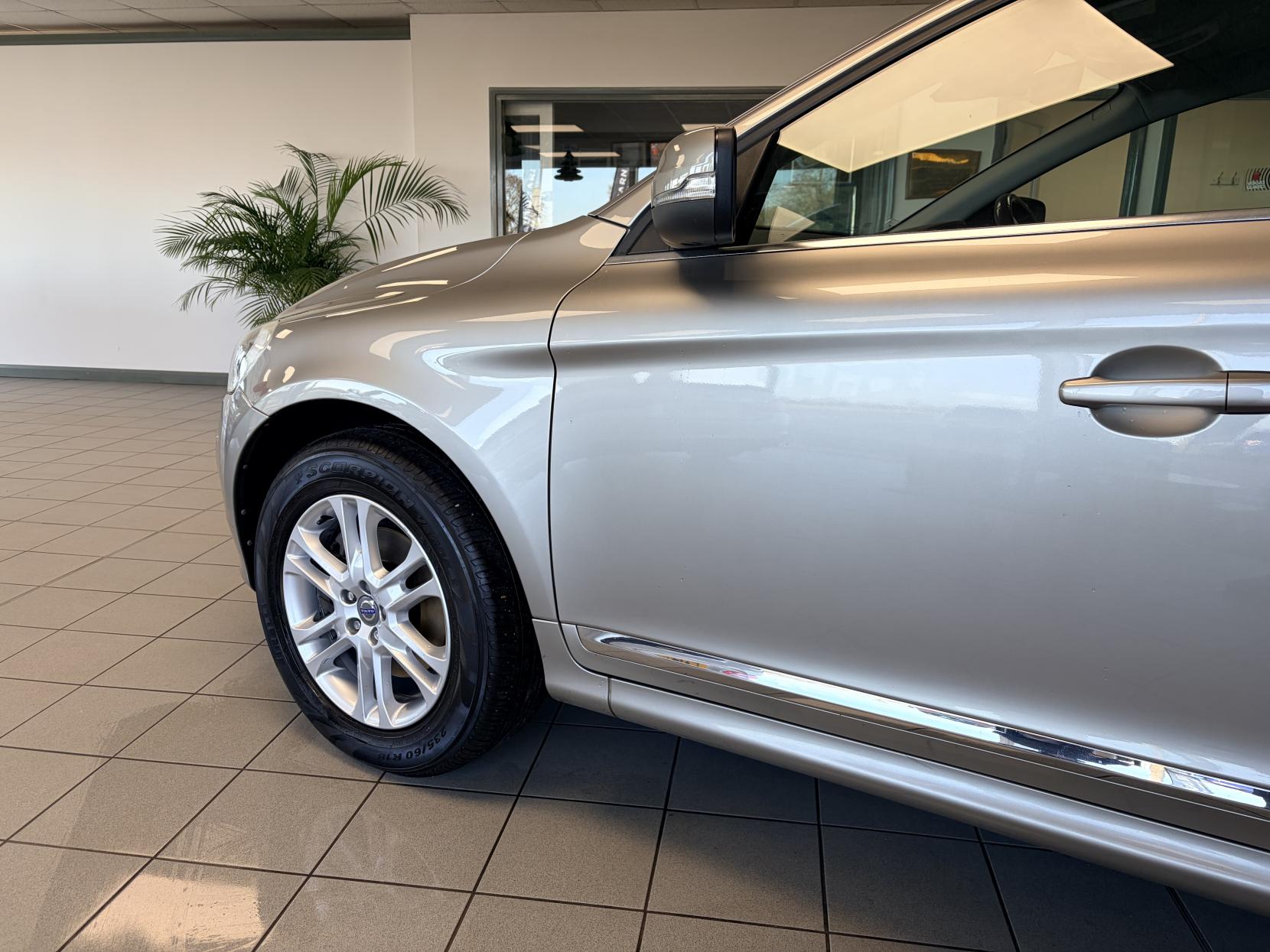 Volvo XC60 2.4 D4 SE Lux Nav SUV 5dr Diesel Geartronic AWD Euro 5 (181 ps)