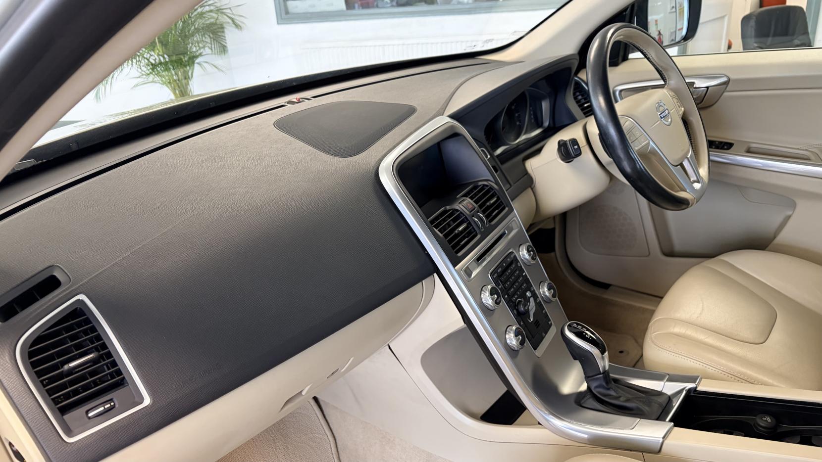 Volvo XC60 2.0 D4 SE Nav SUV 5dr Diesel Auto Euro 6 (s/s) (190 ps)