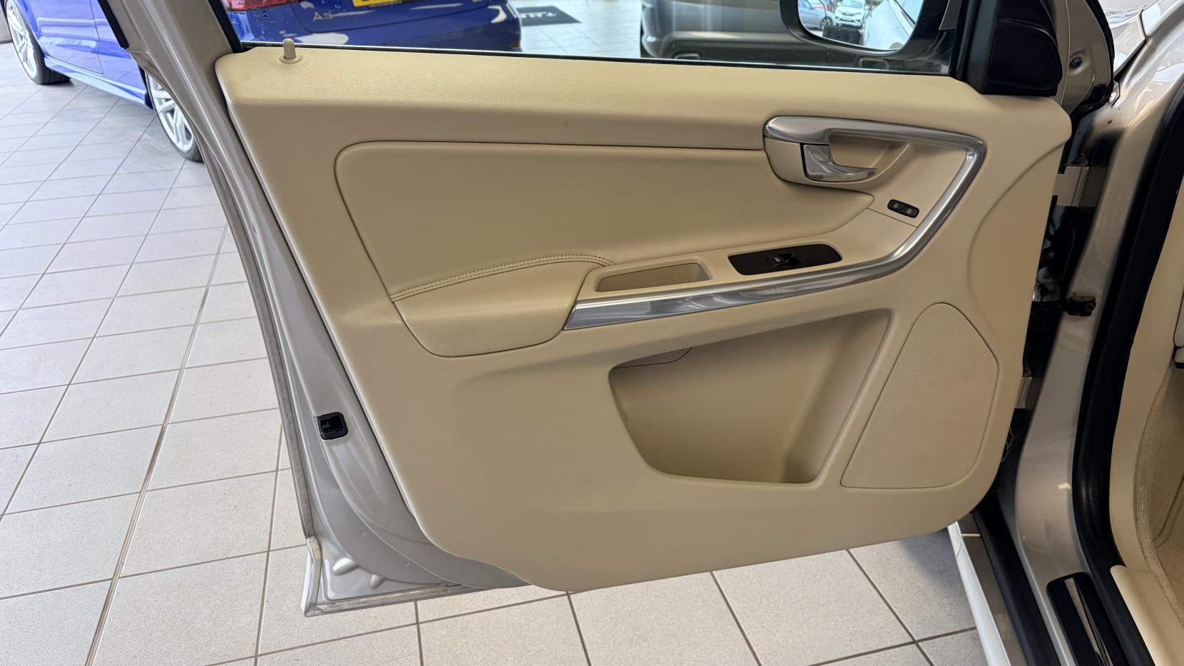 Volvo XC60 2.0 D4 SE Nav SUV 5dr Diesel Auto Euro 6 (s/s) (190 ps)