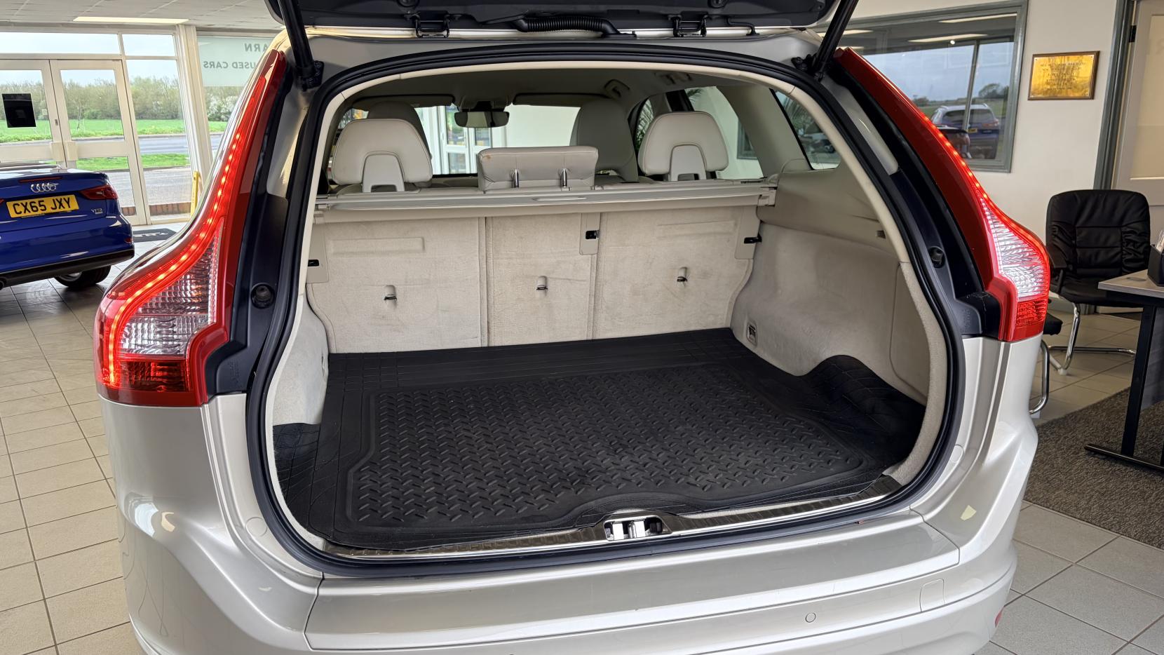 Volvo XC60 2.0 D4 SE Nav SUV 5dr Diesel Auto Euro 6 (s/s) (190 ps)