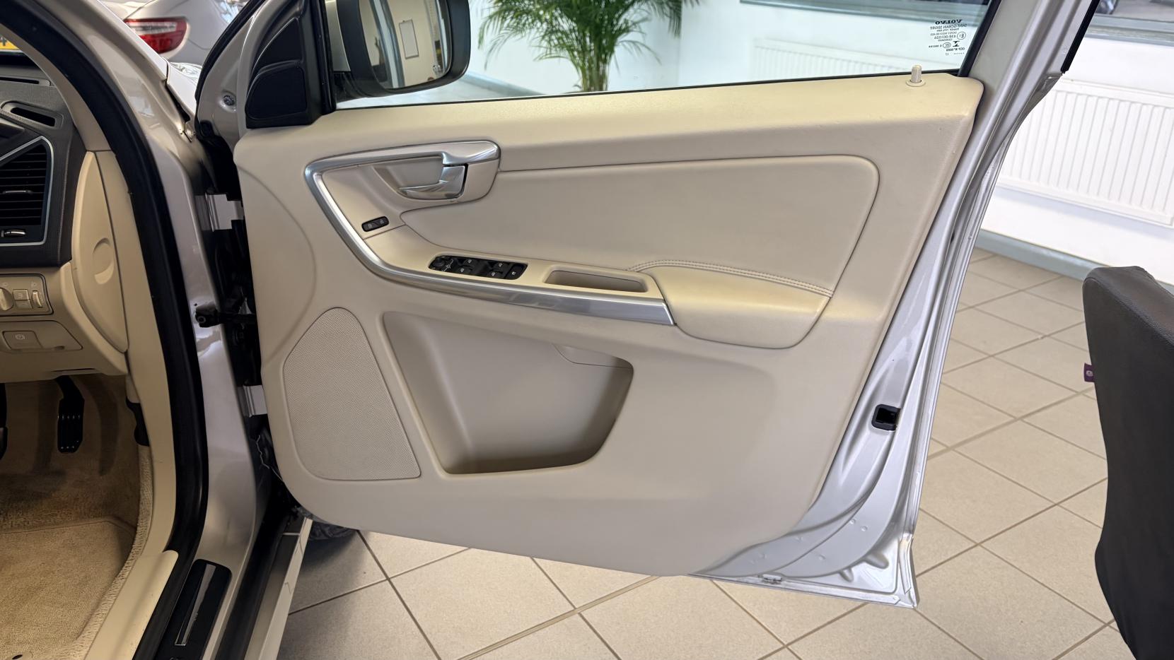 Volvo XC60 2.0 D4 SE Nav SUV 5dr Diesel Auto Euro 6 (s/s) (190 ps)