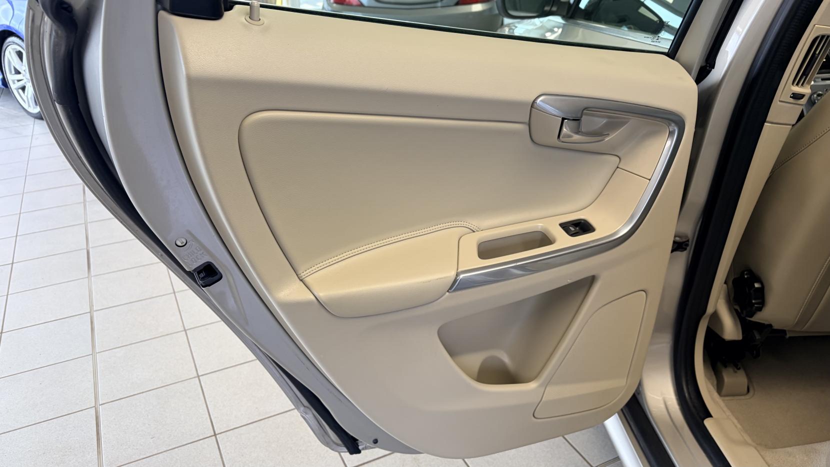 Volvo XC60 2.0 D4 SE Nav SUV 5dr Diesel Auto Euro 6 (s/s) (190 ps)