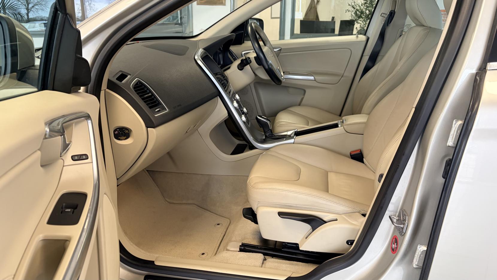 Volvo XC60 2.0 D4 SE Nav SUV 5dr Diesel Auto Euro 6 (s/s) (190 ps)