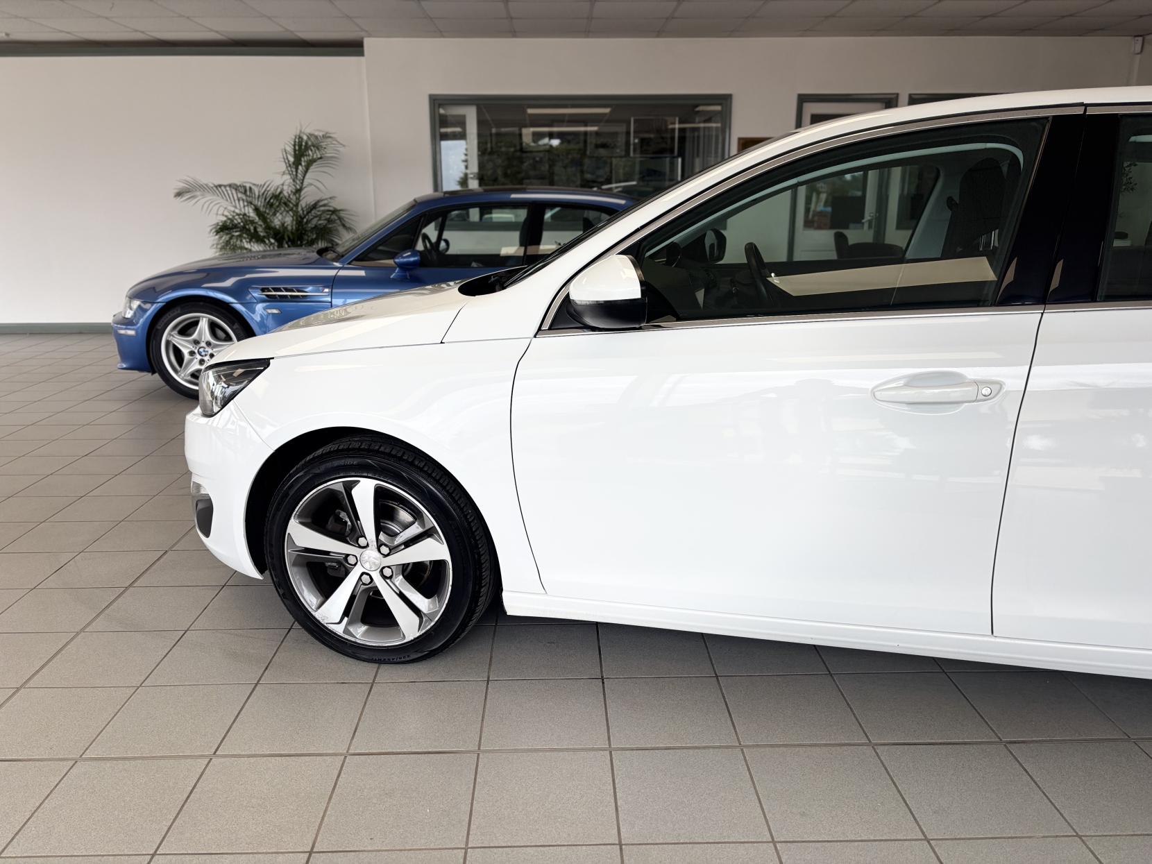 Peugeot 308 1.2 PureTech Allure Hatchback 5dr Petrol Manual Euro 6 (s/s) (130 ps)