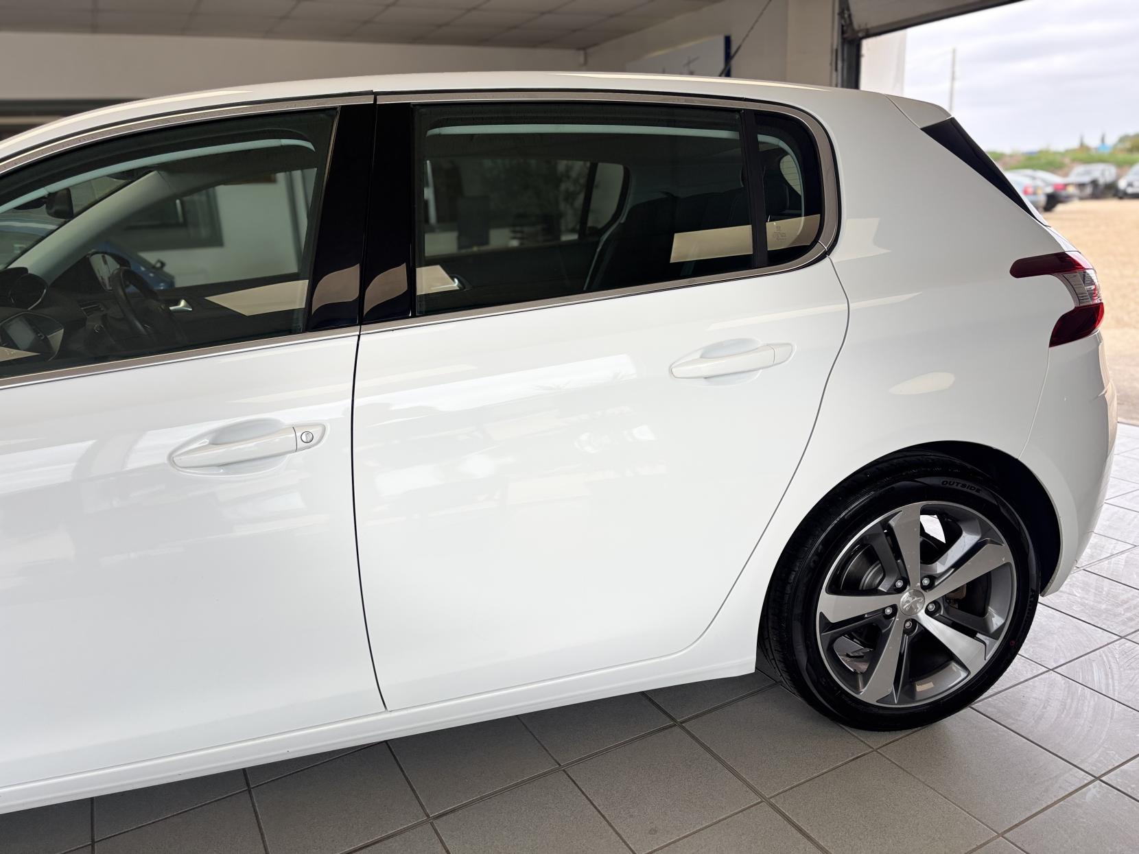 Peugeot 308 1.2 PureTech Allure Hatchback 5dr Petrol Manual Euro 6 (s/s) (130 ps)