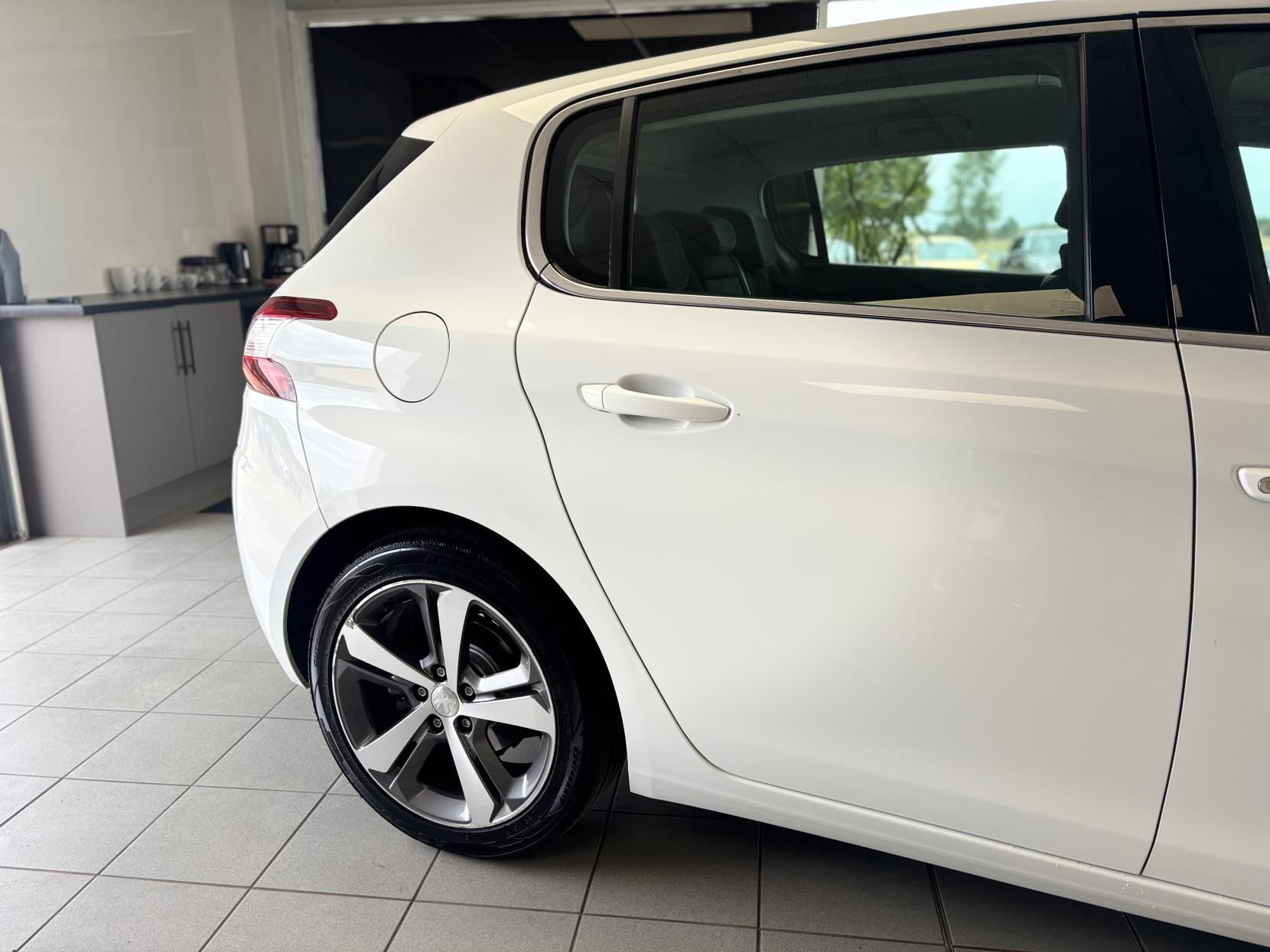 Peugeot 308 1.2 PureTech Allure Hatchback 5dr Petrol Manual Euro 6 (s/s) (130 ps)