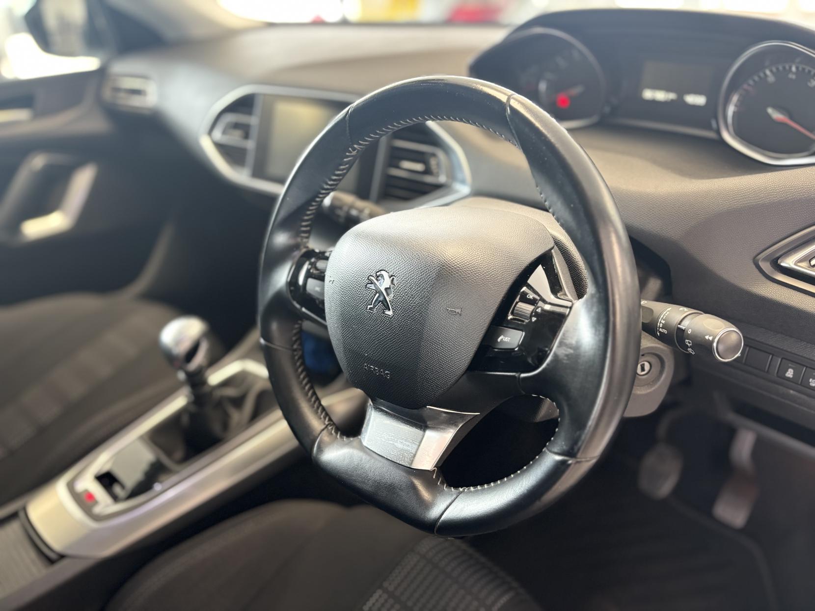 Peugeot 308 1.2 PureTech Allure Hatchback 5dr Petrol Manual Euro 6 (s/s) (130 ps)