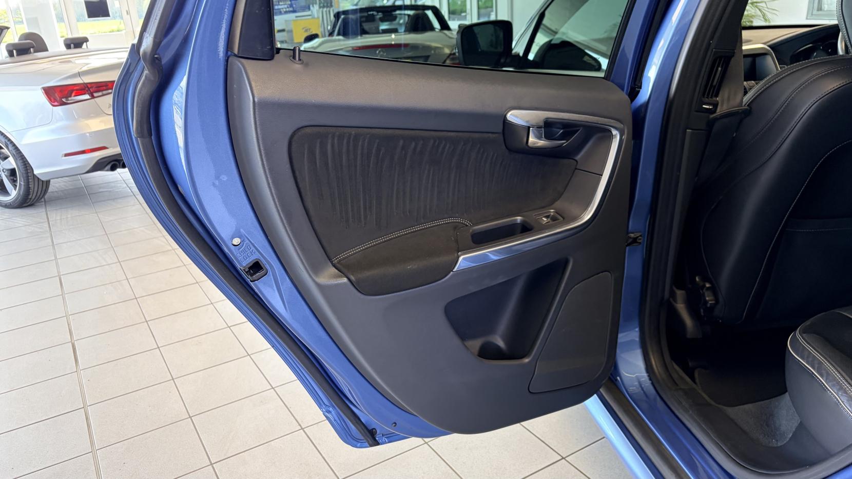 Volvo XC60 2.0 D4 R-Design Nav SUV 5dr Diesel Auto Euro 6 (s/s) (190 ps)