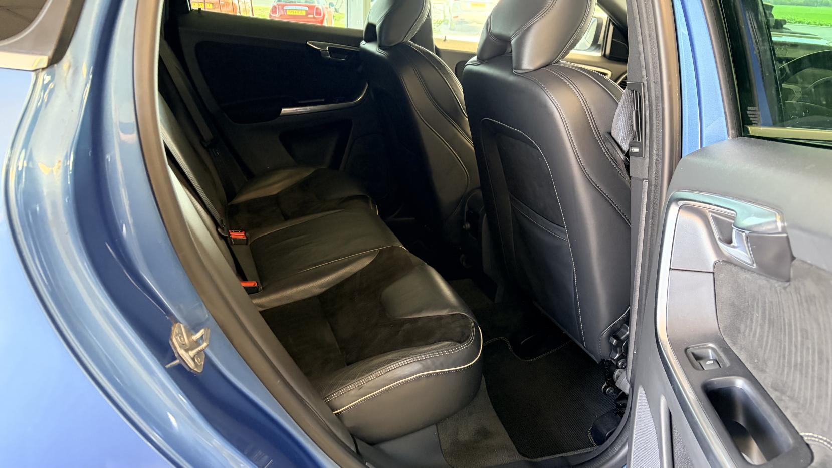 Volvo XC60 2.0 D4 R-Design Nav SUV 5dr Diesel Auto Euro 6 (s/s) (190 ps)