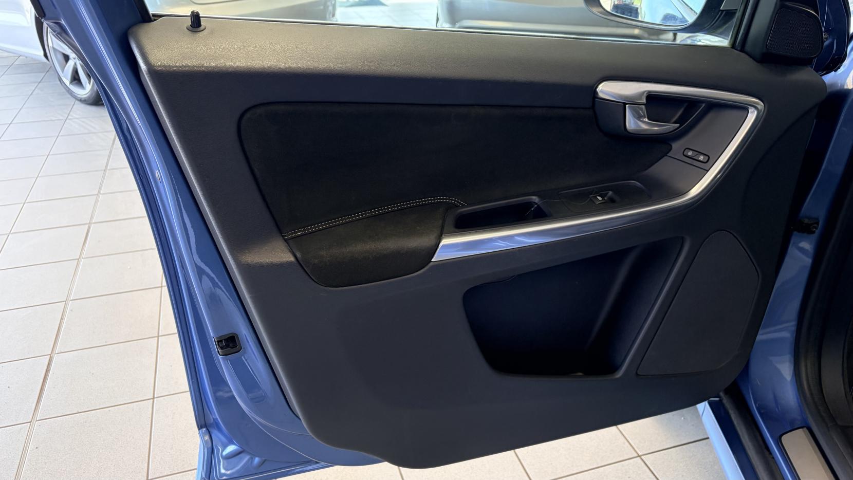 Volvo XC60 2.0 D4 R-Design Nav SUV 5dr Diesel Auto Euro 6 (s/s) (190 ps)