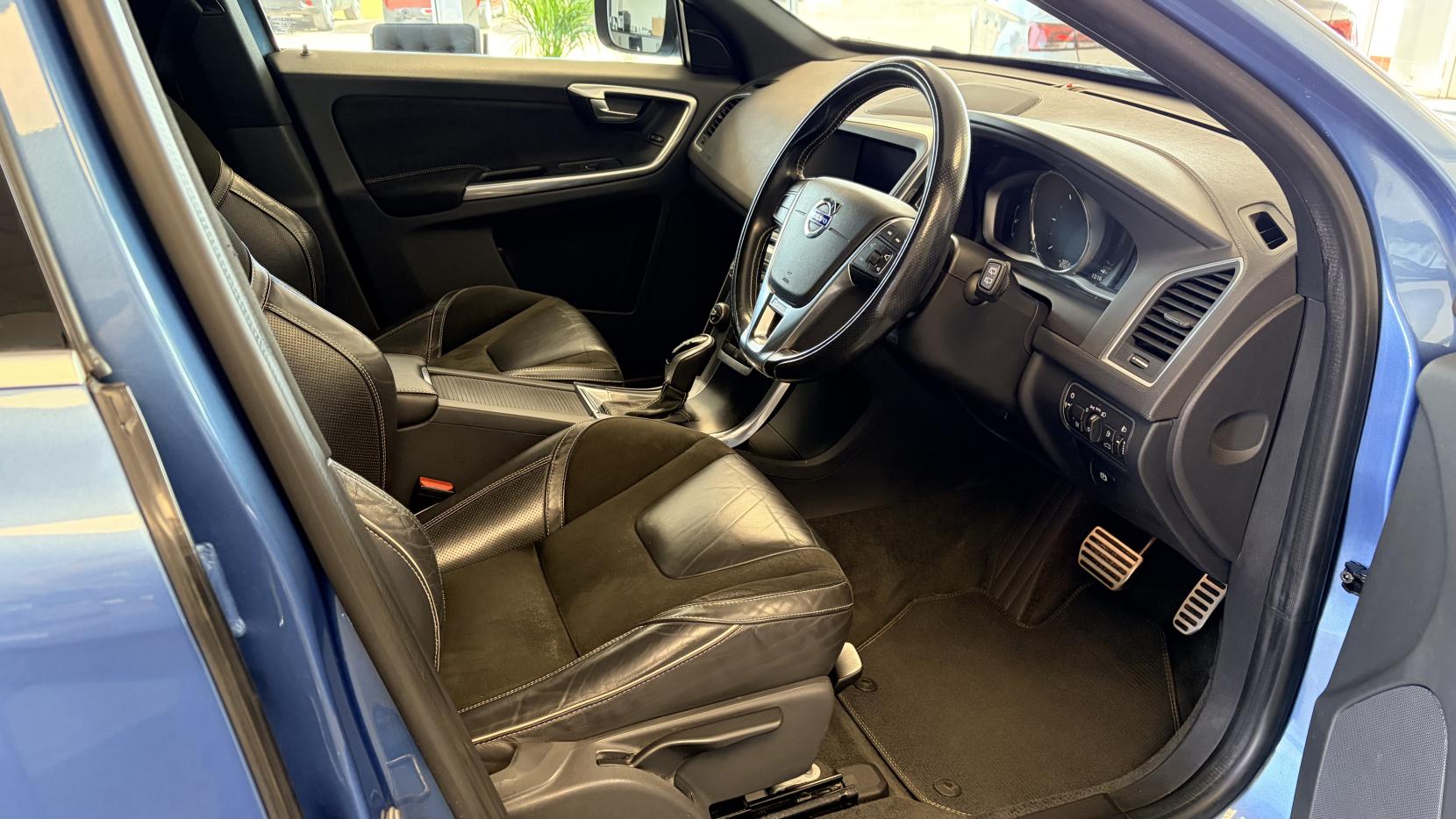 Volvo XC60 2.0 D4 R-Design Nav SUV 5dr Diesel Auto Euro 6 (s/s) (190 ps)