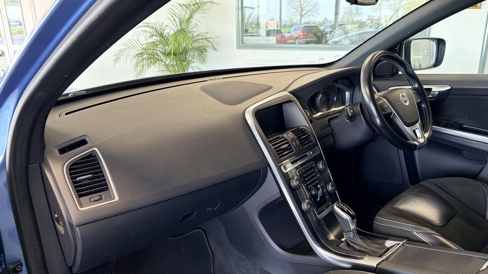 Volvo XC60 2.0 D4 R-Design Nav SUV 5dr Diesel Auto Euro 6 (s/s) (190 ps)