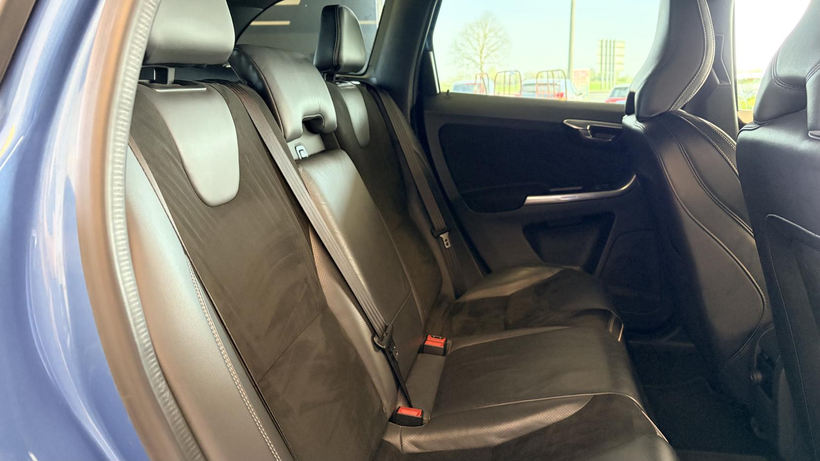 Volvo XC60 2.0 D4 R-Design Nav SUV 5dr Diesel Auto Euro 6 (s/s) (190 ps)