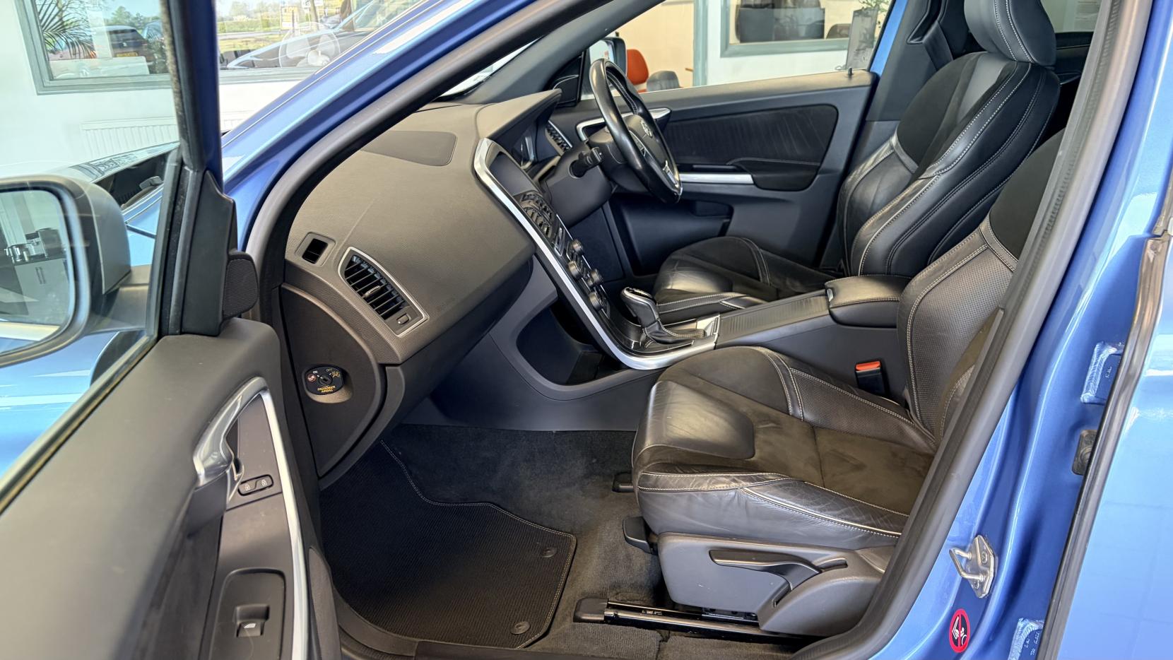 Volvo XC60 2.0 D4 R-Design Nav SUV 5dr Diesel Auto Euro 6 (s/s) (190 ps)