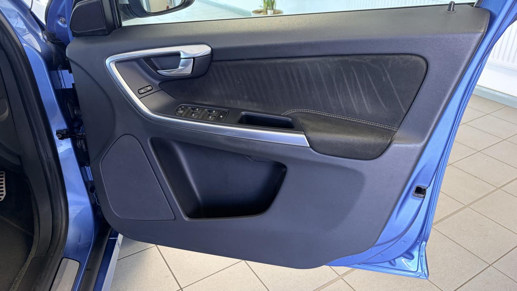 Volvo XC60 2.0 D4 R-Design Nav SUV 5dr Diesel Auto Euro 6 (s/s) (190 ps)