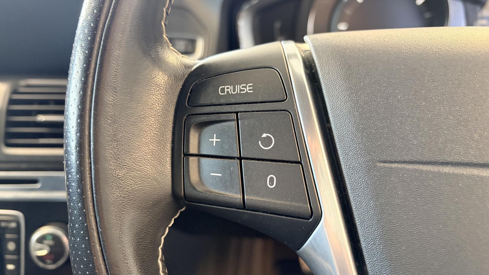 Volvo XC60 2.0 D4 R-Design Nav SUV 5dr Diesel Auto Euro 6 (s/s) (190 ps)