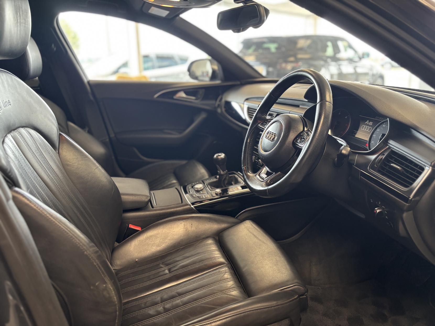 Audi A6 Avant 2.0 TDI ultra Black Edition Estate 5dr Diesel Manual Euro 6 (s/s) (190 ps)