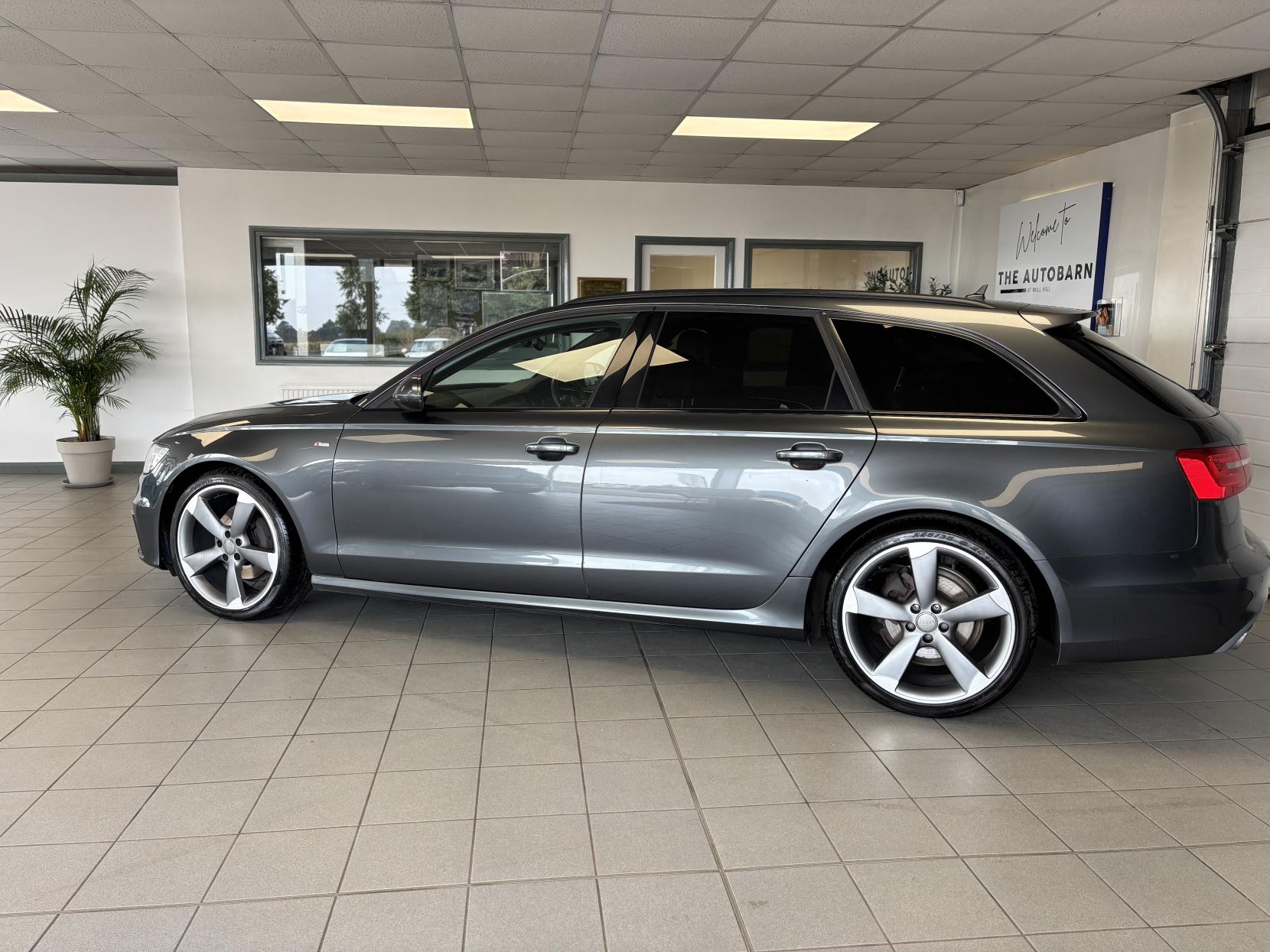 Audi A6 Avant 2.0 TDI ultra Black Edition Estate 5dr Diesel Manual Euro 6 (s/s) (190 ps)