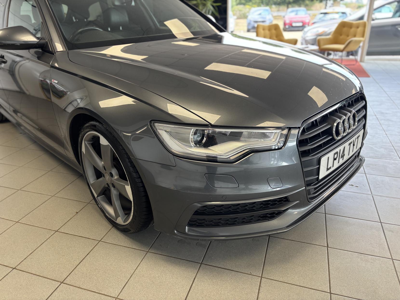 Audi A6 Avant 2.0 TDI ultra Black Edition Estate 5dr Diesel Manual Euro 6 (s/s) (190 ps)