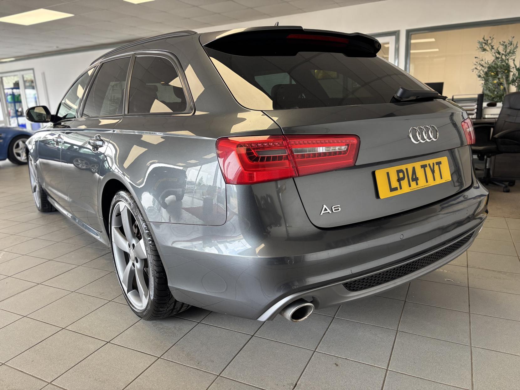 Audi A6 Avant 2.0 TDI ultra Black Edition Estate 5dr Diesel Manual Euro 6 (s/s) (190 ps)
