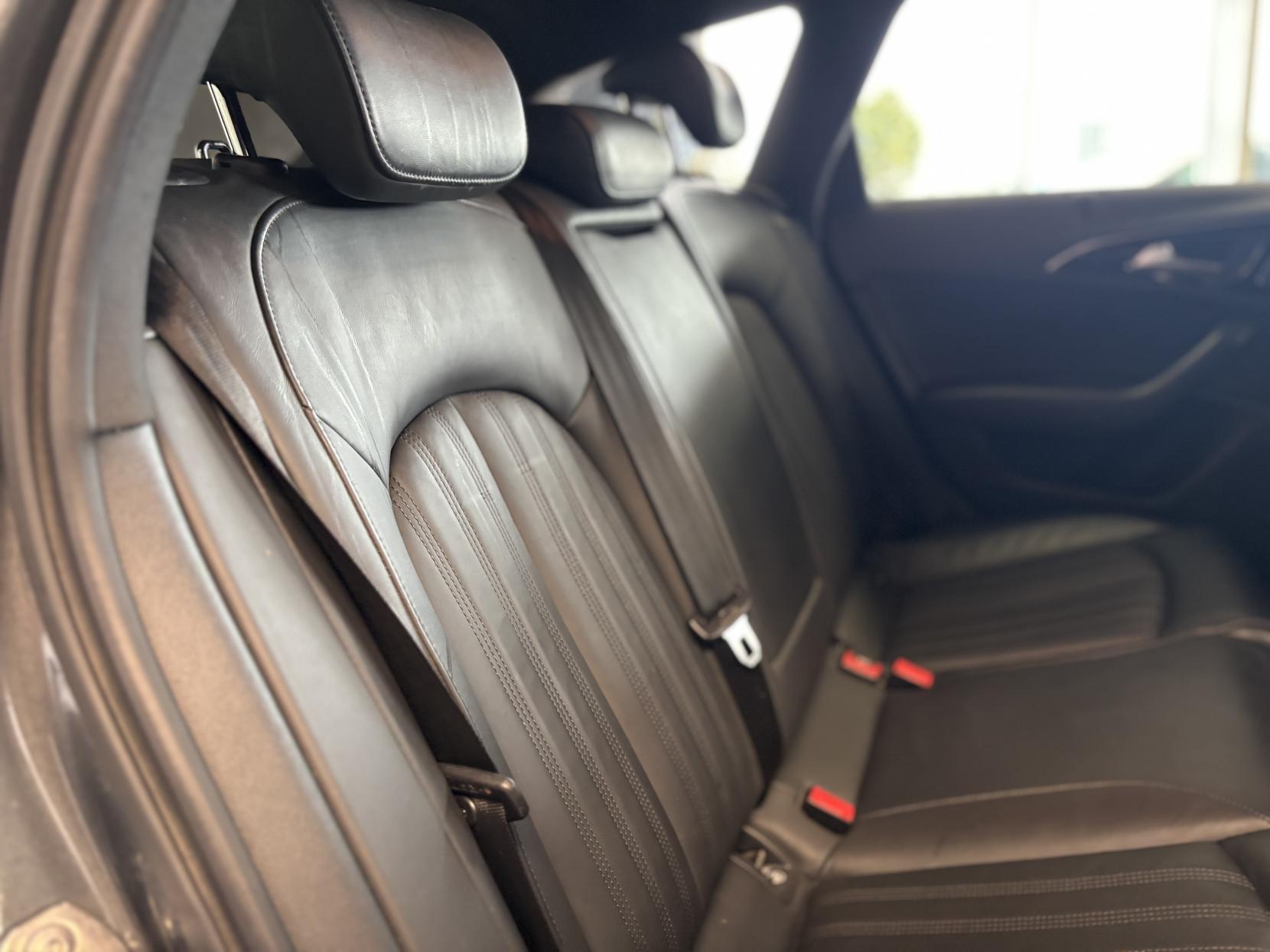 Audi A6 Avant 2.0 TDI ultra Black Edition Estate 5dr Diesel Manual Euro 6 (s/s) (190 ps)