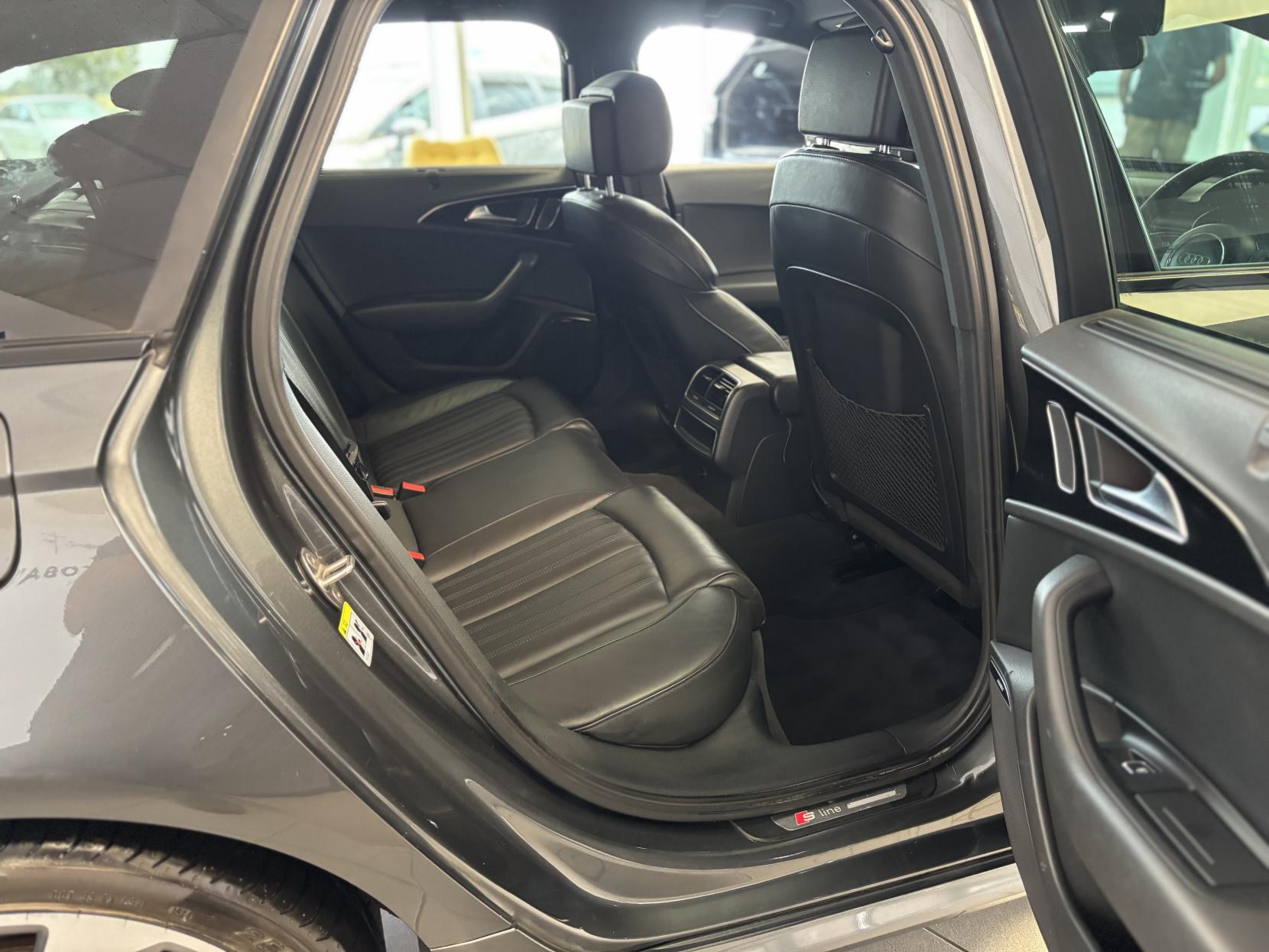 Audi A6 Avant 2.0 TDI ultra Black Edition Estate 5dr Diesel Manual Euro 6 (s/s) (190 ps)