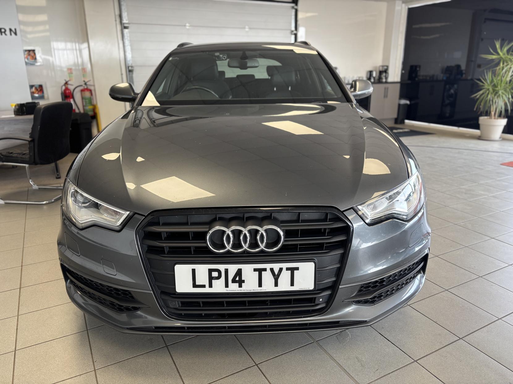Audi A6 Avant 2.0 TDI ultra Black Edition Estate 5dr Diesel Manual Euro 6 (s/s) (190 ps)
