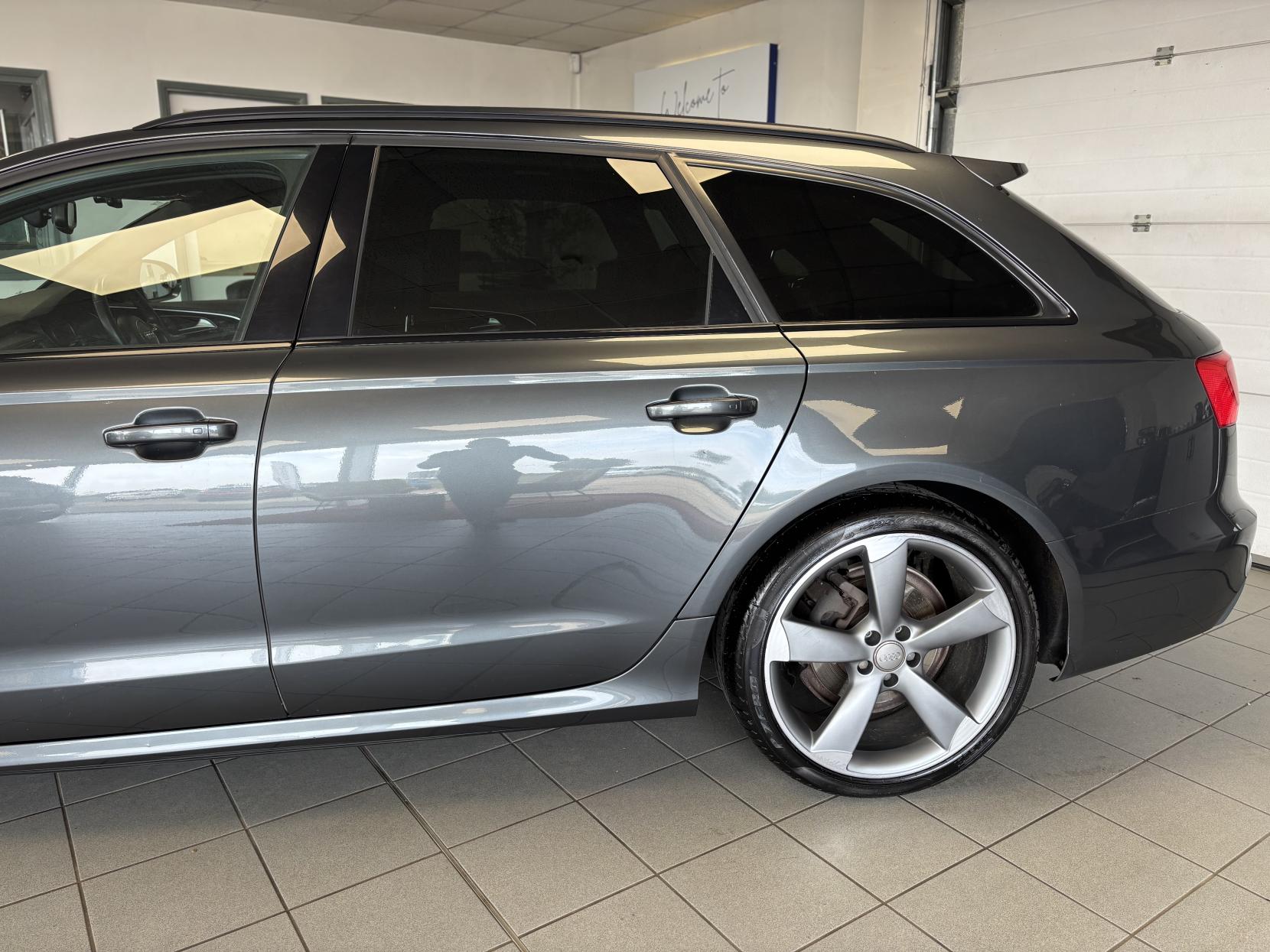 Audi A6 Avant 2.0 TDI ultra Black Edition Estate 5dr Diesel Manual Euro 6 (s/s) (190 ps)
