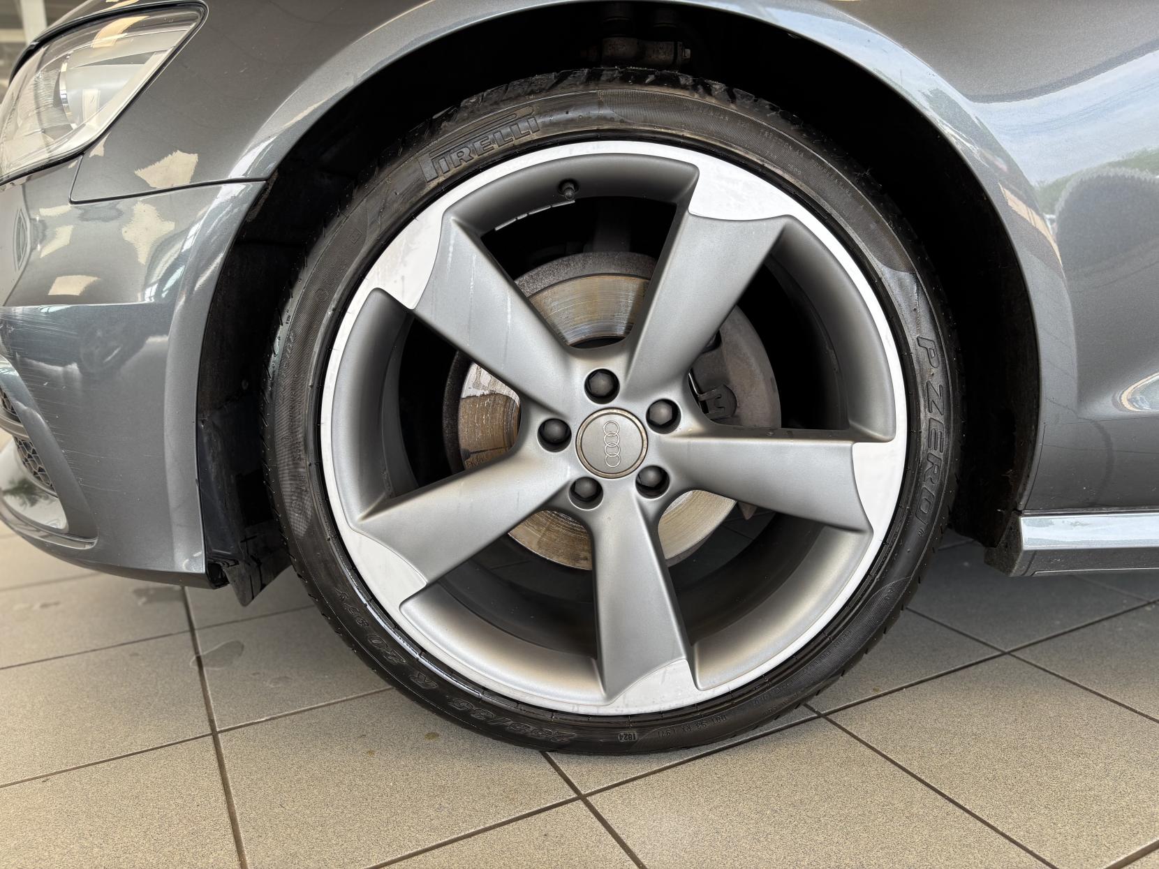Audi A6 Avant 2.0 TDI ultra Black Edition Estate 5dr Diesel Manual Euro 6 (s/s) (190 ps)
