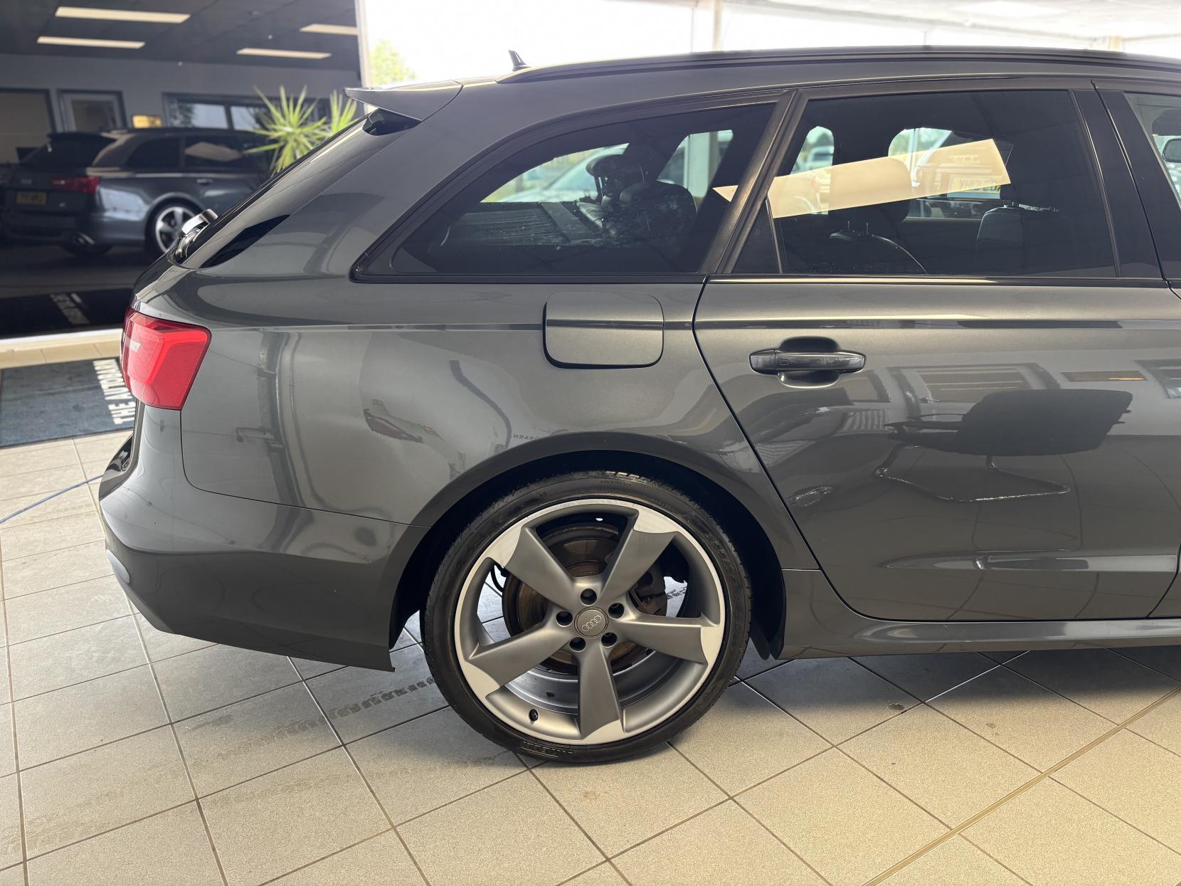 Audi A6 Avant 2.0 TDI ultra Black Edition Estate 5dr Diesel Manual Euro 6 (s/s) (190 ps)