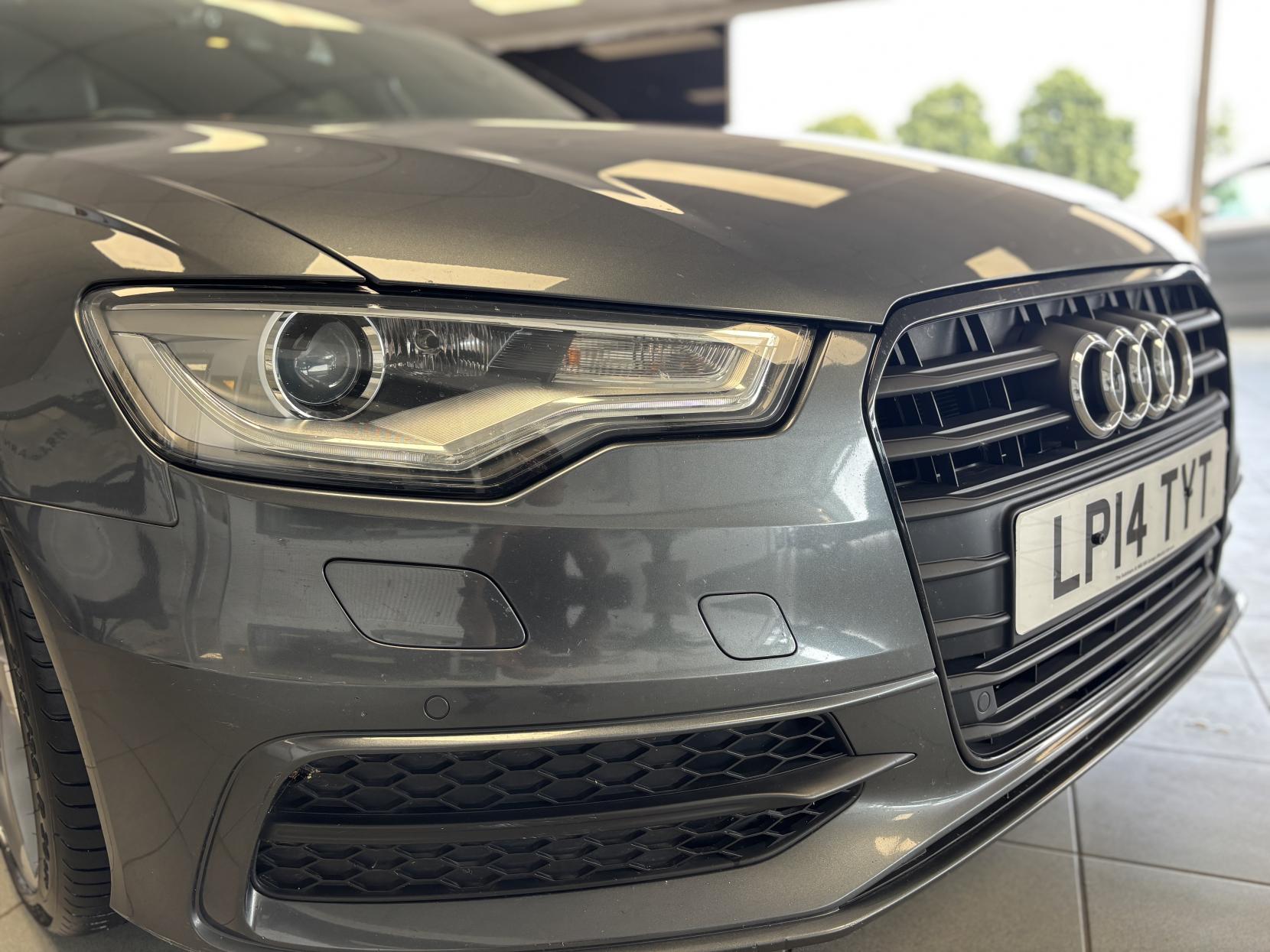 Audi A6 Avant 2.0 TDI ultra Black Edition Estate 5dr Diesel Manual Euro 6 (s/s) (190 ps)