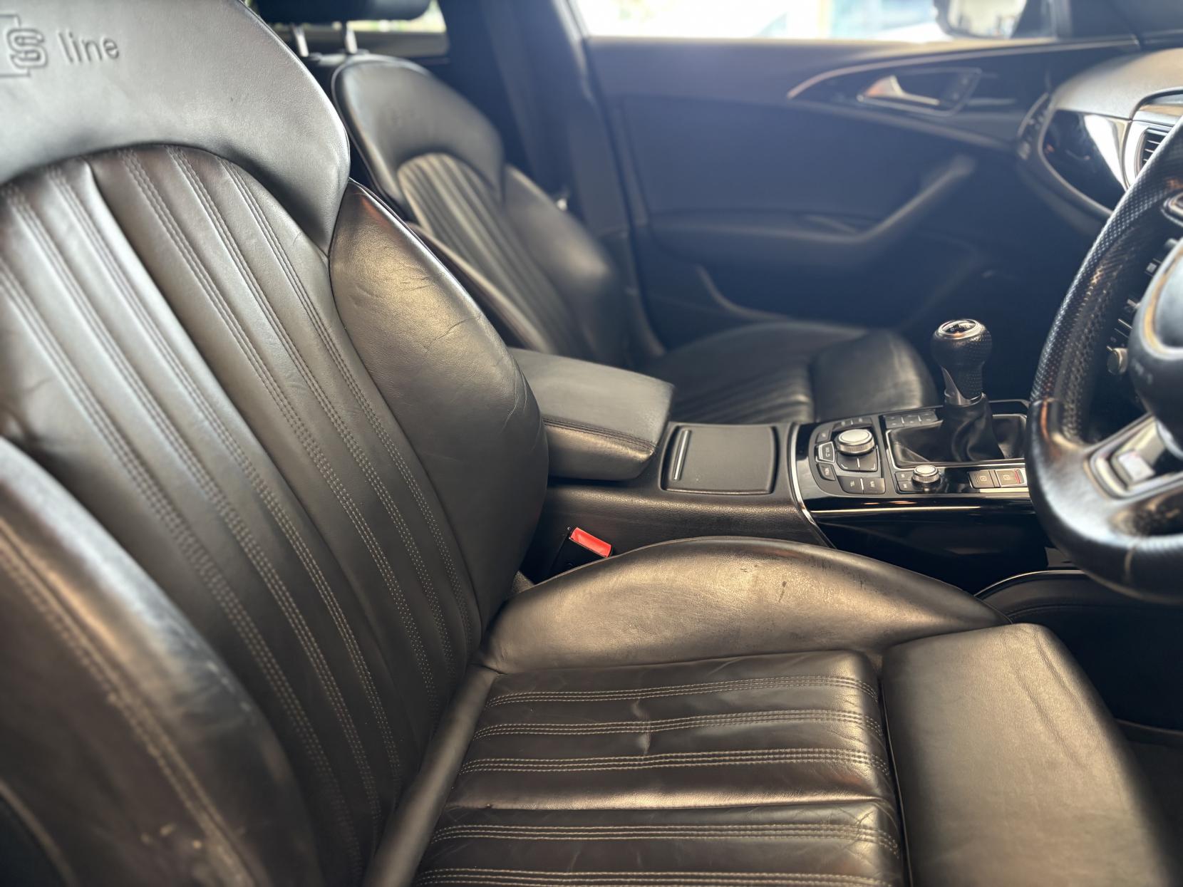 Audi A6 Avant 2.0 TDI ultra Black Edition Estate 5dr Diesel Manual Euro 6 (s/s) (190 ps)