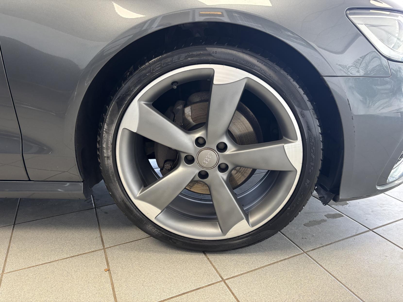 Audi A6 Avant 2.0 TDI ultra Black Edition Estate 5dr Diesel Manual Euro 6 (s/s) (190 ps)