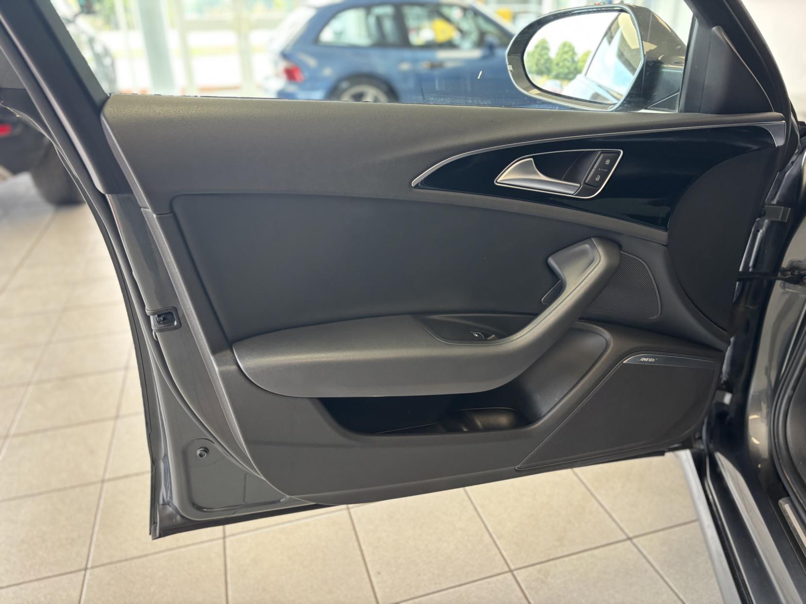 Audi A6 Avant 2.0 TDI ultra Black Edition Estate 5dr Diesel Manual Euro 6 (s/s) (190 ps)