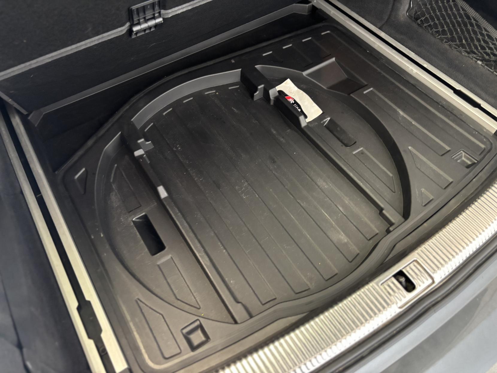 Audi A6 Avant 2.0 TDI ultra Black Edition Estate 5dr Diesel Manual Euro 6 (s/s) (190 ps)