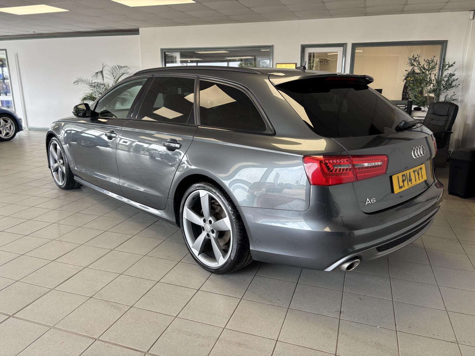 Audi A6 Avant 2.0 TDI ultra Black Edition Estate 5dr Diesel Manual Euro 6 (s/s) (190 ps)