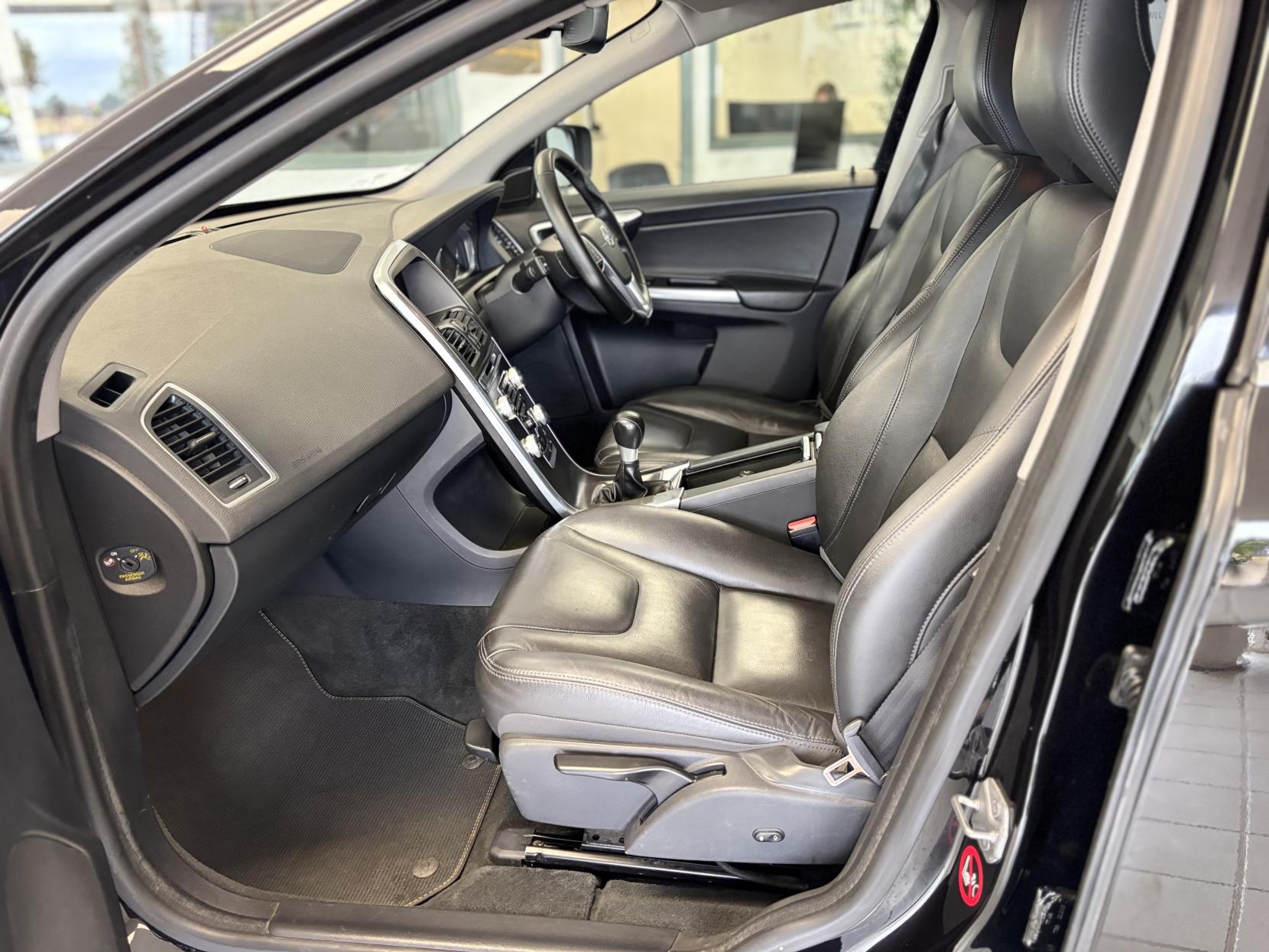Volvo XC60 2.4 D5 SE Lux Nav SUV 5dr Diesel Manual AWD Euro 6 (s/s) (220 ps)