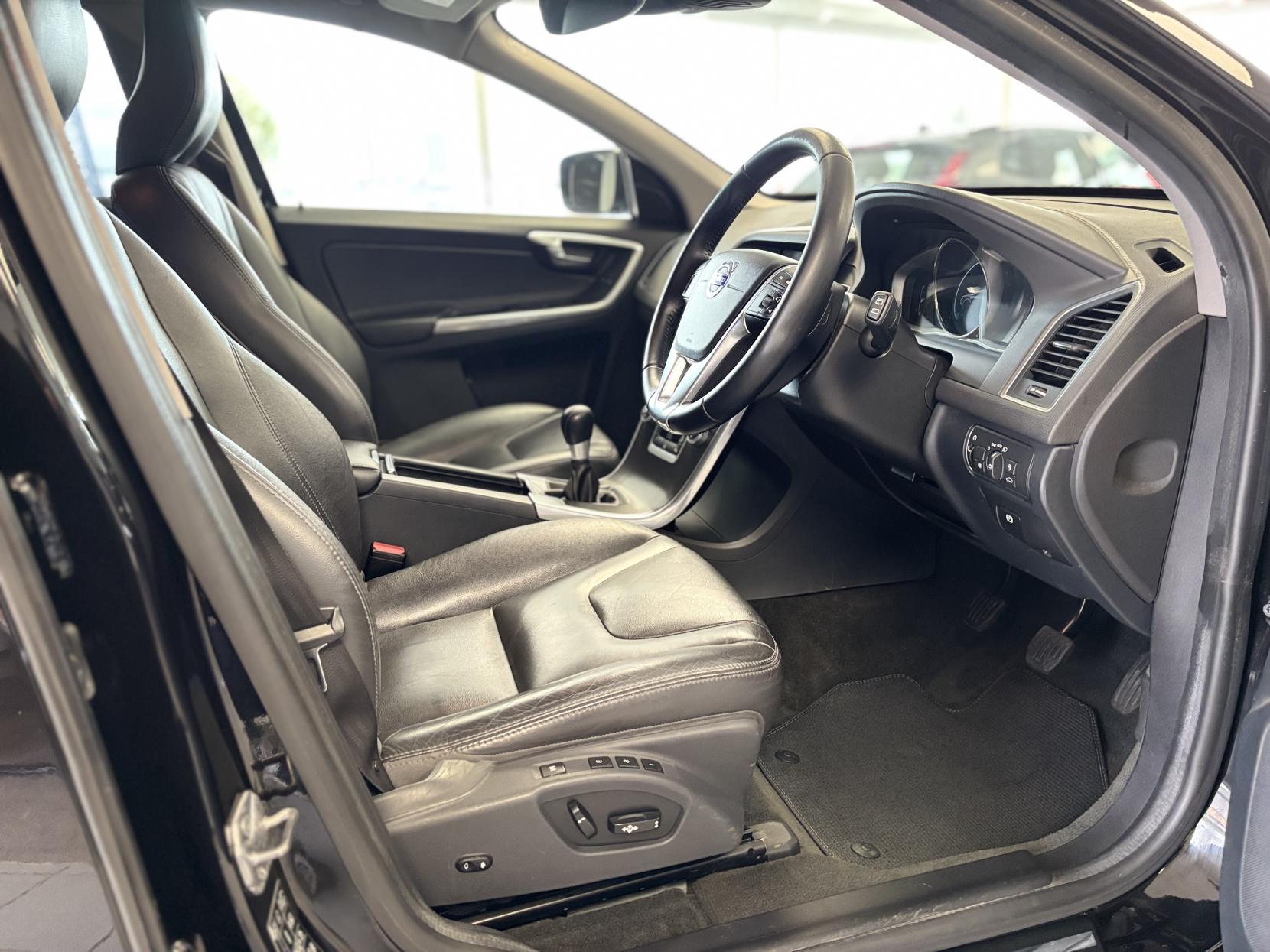 Volvo XC60 2.4 D5 SE Lux Nav SUV 5dr Diesel Manual AWD Euro 6 (s/s) (220 ps)