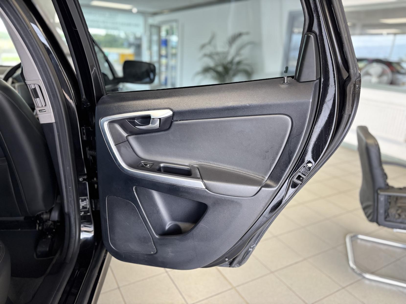 Volvo XC60 2.4 D5 SE Lux Nav SUV 5dr Diesel Manual AWD Euro 6 (s/s) (220 ps)
