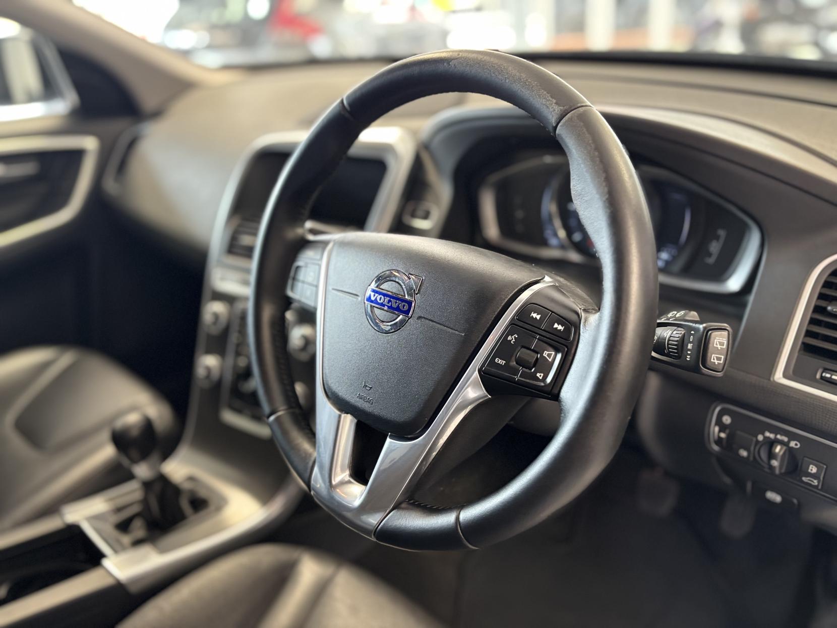 Volvo XC60 2.4 D5 SE Lux Nav SUV 5dr Diesel Manual AWD Euro 6 (s/s) (220 ps)