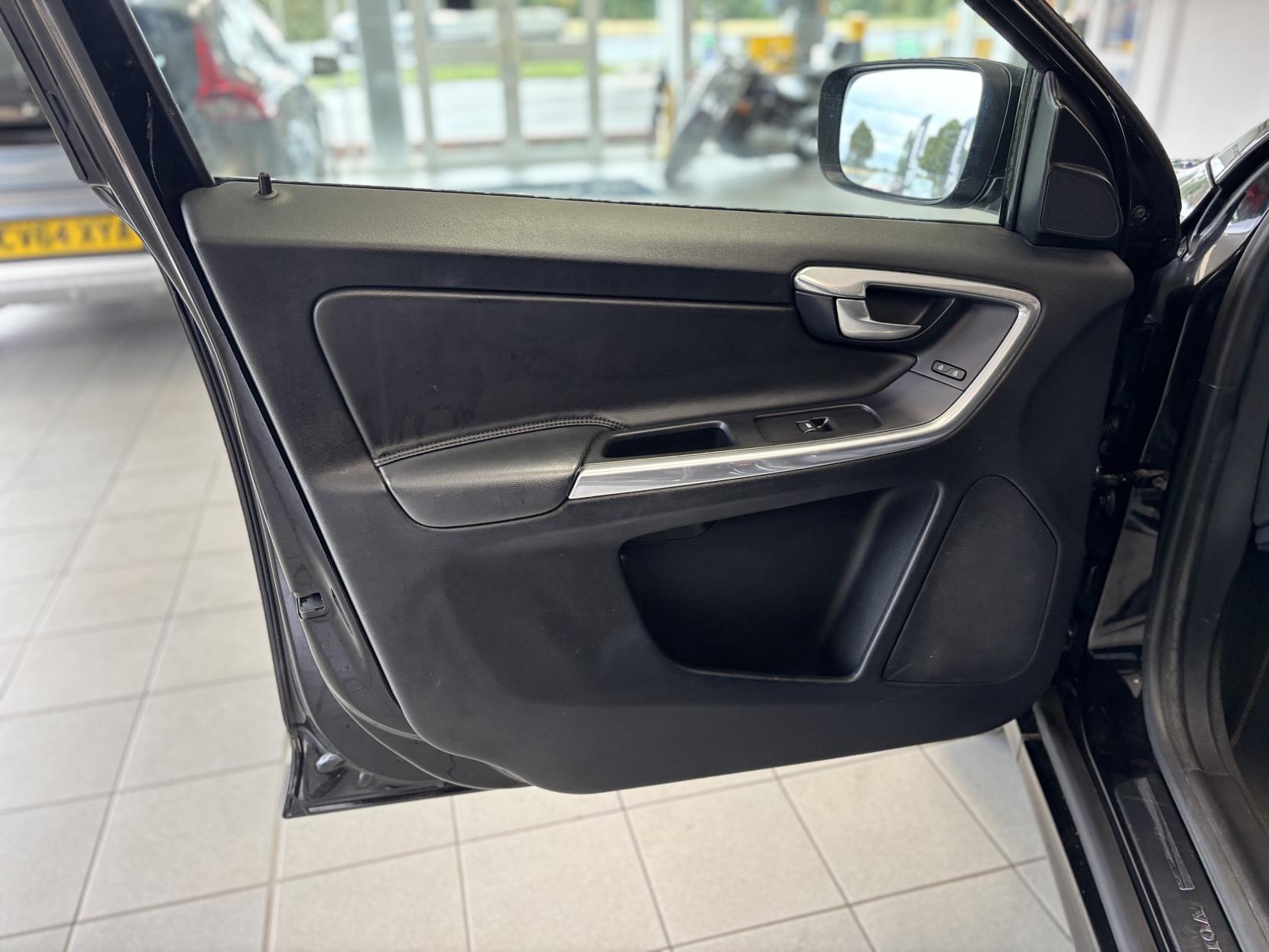Volvo XC60 2.4 D5 SE Lux Nav SUV 5dr Diesel Manual AWD Euro 6 (s/s) (220 ps)