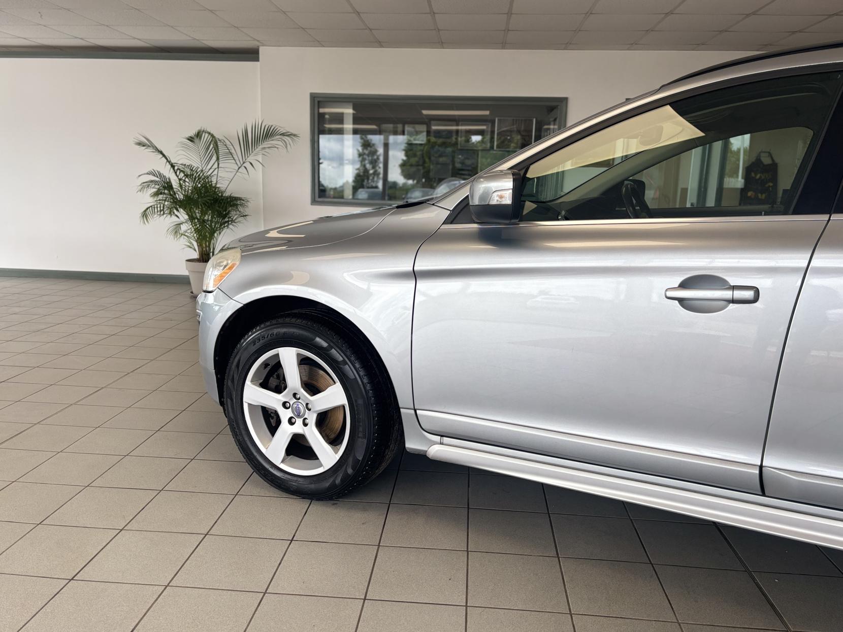 Volvo XC60 2.4 D5 R-Design SUV 5dr Diesel Geartronic AWD Euro 5 (215 ps)