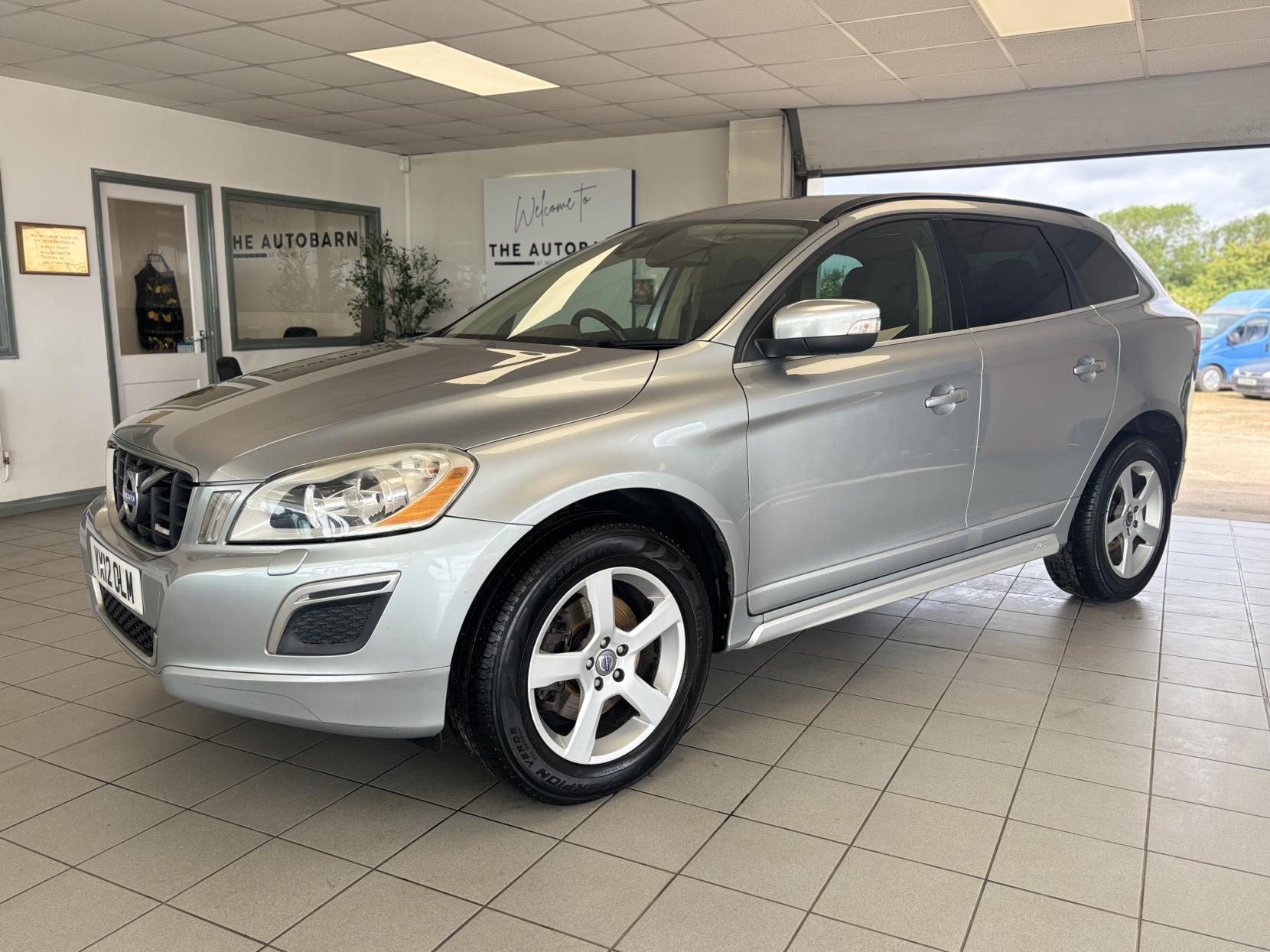 Volvo XC60 2.4 D5 R-Design SUV 5dr Diesel Geartronic AWD Euro 5 (215 ps)