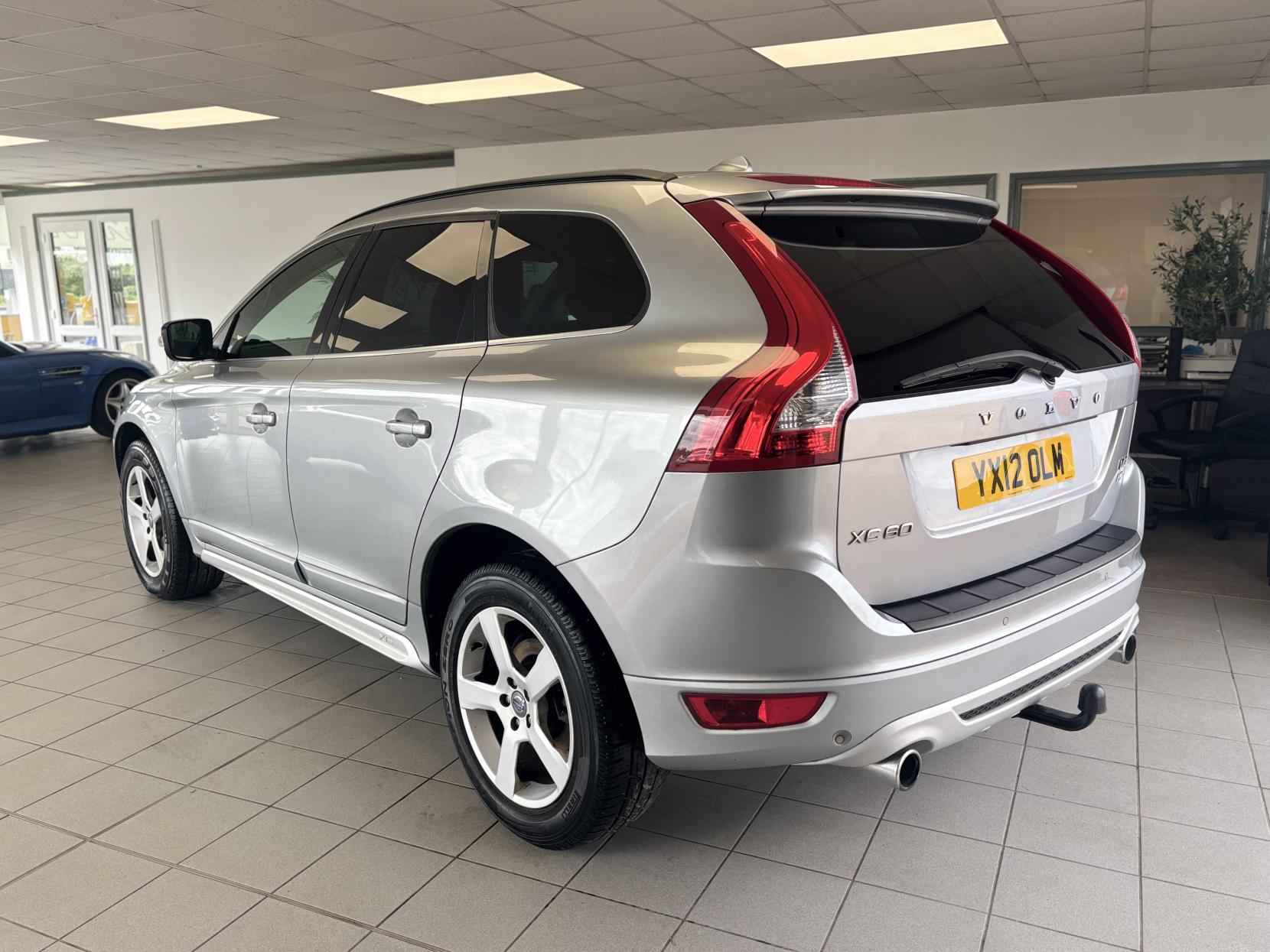 Volvo XC60 2.4 D5 R-Design SUV 5dr Diesel Geartronic AWD Euro 5 (215 ps)