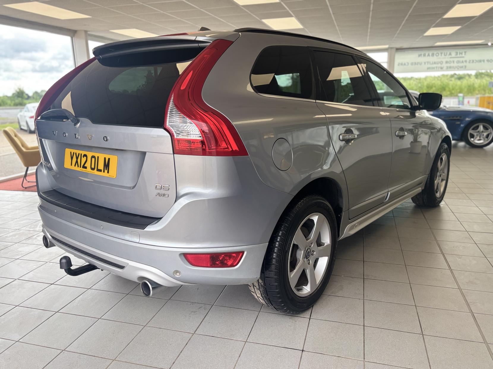 Volvo XC60 2.4 D5 R-Design SUV 5dr Diesel Geartronic AWD Euro 5 (215 ps)