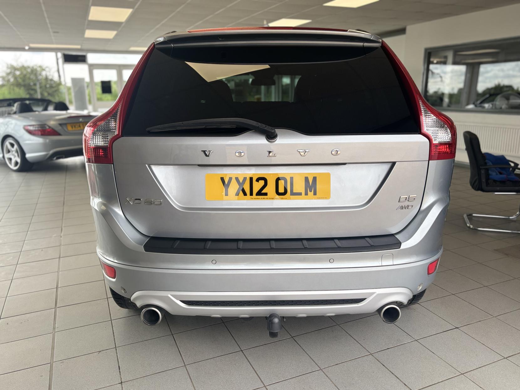 Volvo XC60 2.4 D5 R-Design SUV 5dr Diesel Geartronic AWD Euro 5 (215 ps)